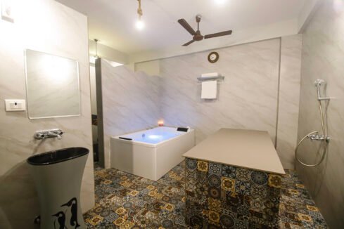 Rooms with Jacuzzi and Steam Bath